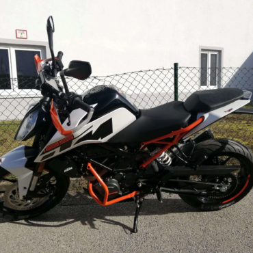 KTM Duke 125 der Fahrschule Horend-Lämmermeier