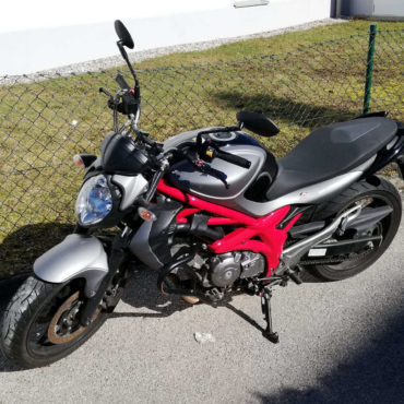 Motorrad Suzuki Gladius 650 der Fahrschule Lämmermeier