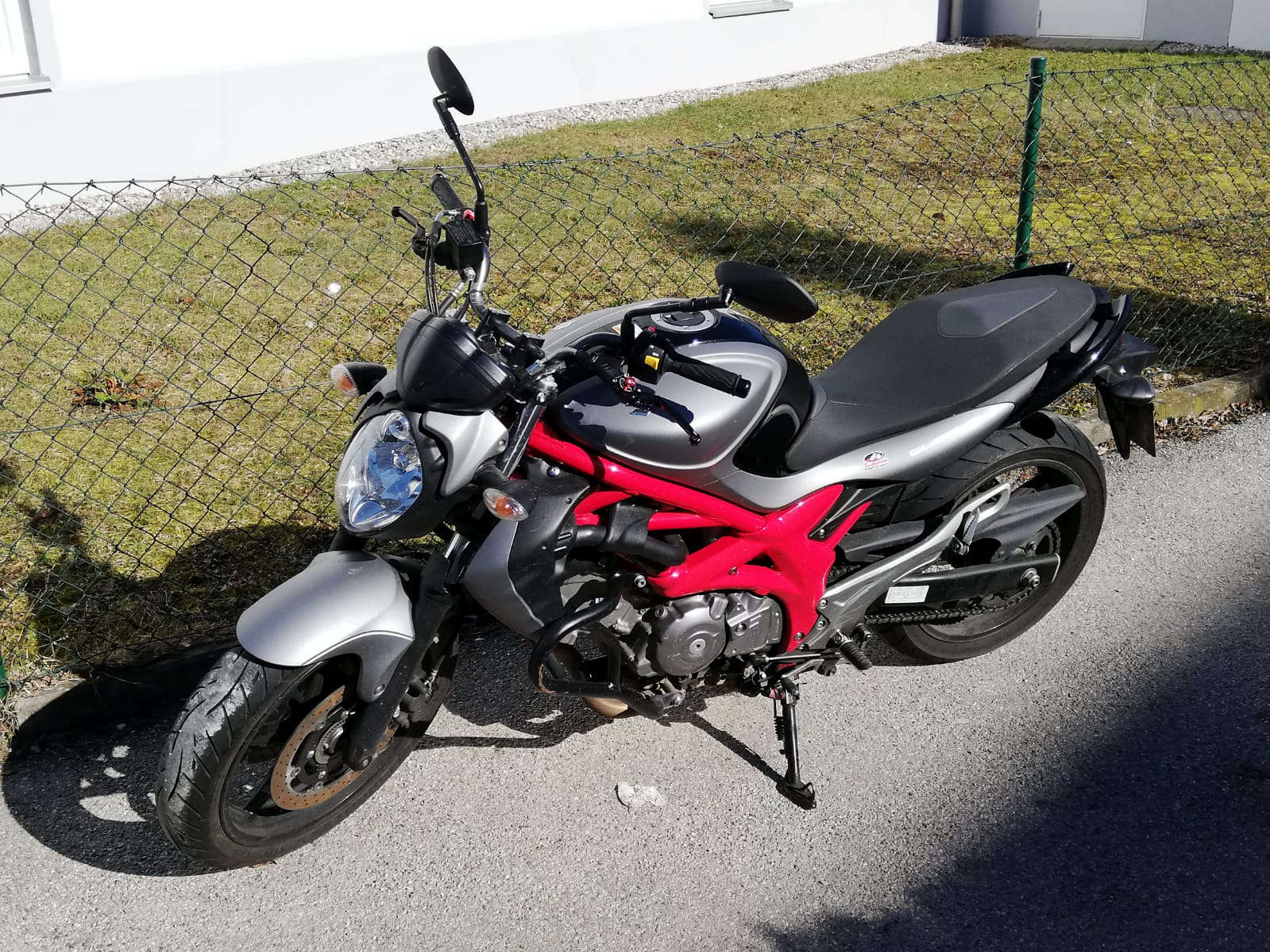 Motorrad Suzuki Gladius 650 der Fahrschule Lämmermeier